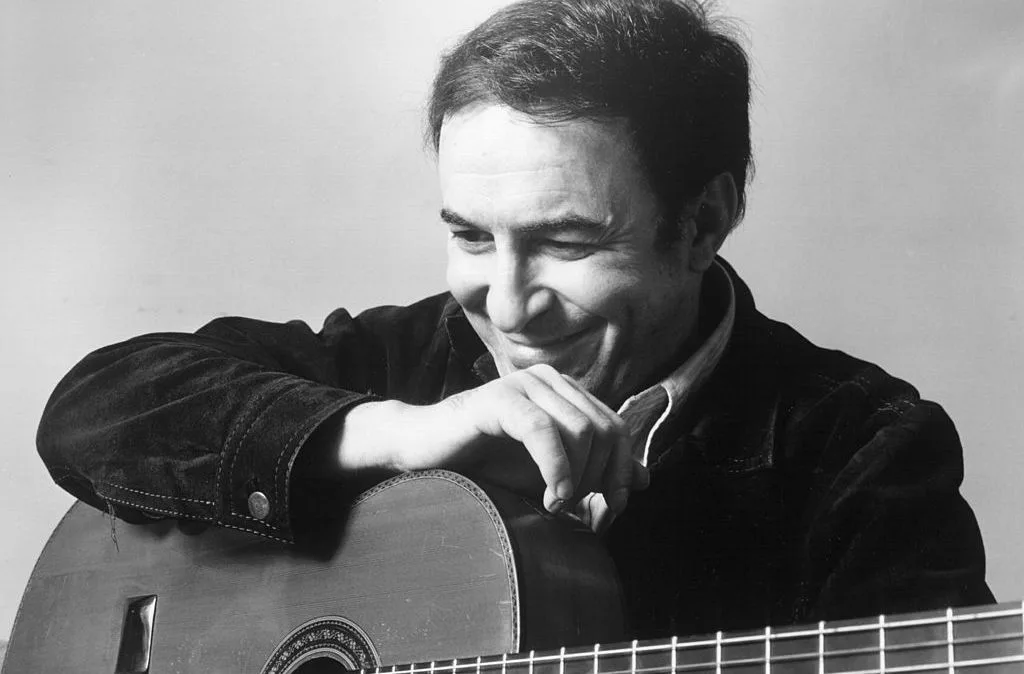 imagem de joão gilberto com violão no colo