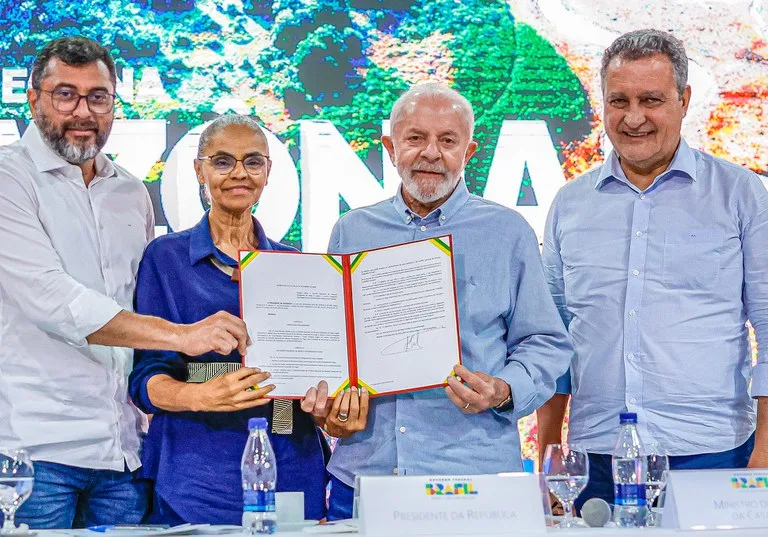 Presidente Lula visita Manaus e anuncia medidas e investimentos para mitigar a crise climática na Amazônia