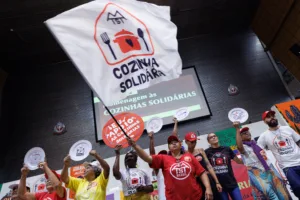 Solenidade acontece em meio aos ataques da extrema-direita contra o programa de distribuição de alimentos para pessoas em situação de vulnerabilidade