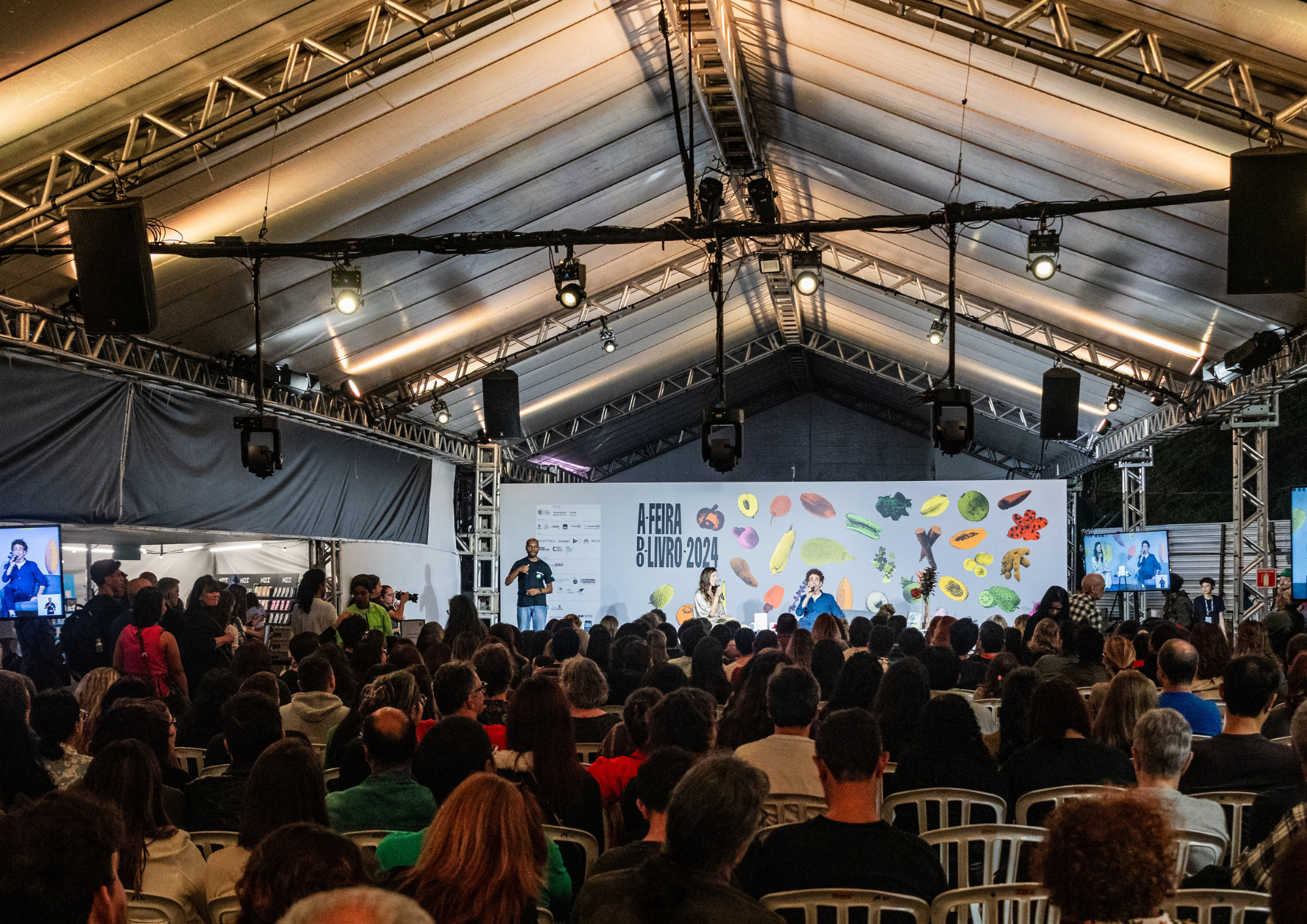 Livros, eleições e América Latina: a Feira do Livro 2026 começa amanhã no Pacaembu
